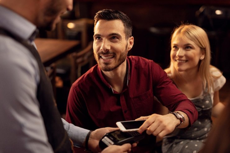Pengguna membaca dukungan gasbet lewat mobile
